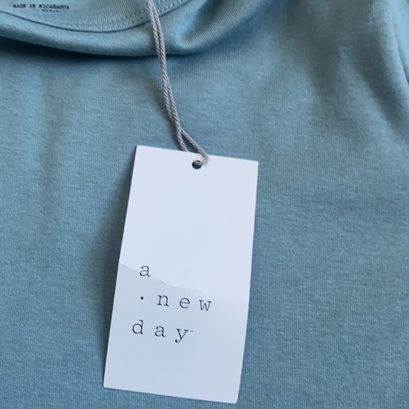 teal t-shirt - Picture 4 of 5